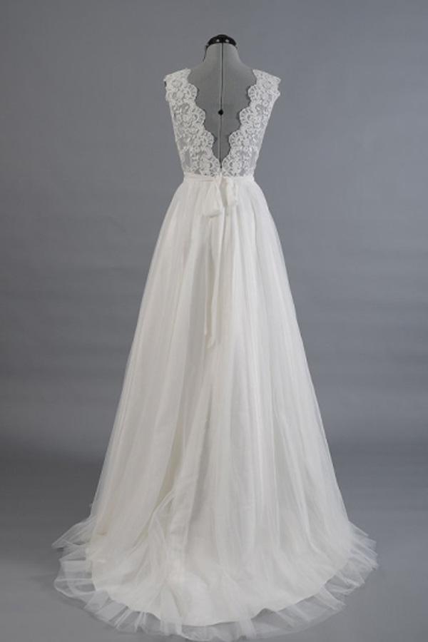 Vestido de novia de playa con escote en V, corte A, fajas y apliques