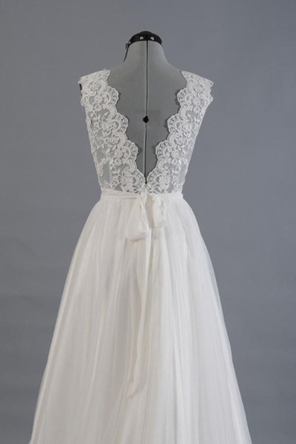Vestido de novia de playa con escote en V, corte A, fajas y apliques