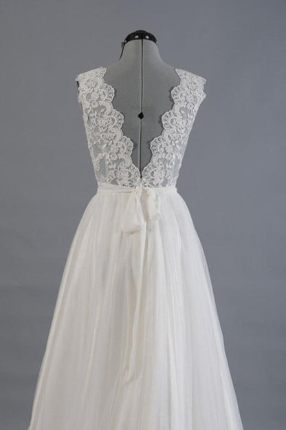 Vestido de novia de playa con escote en V, corte A, fajas y apliques