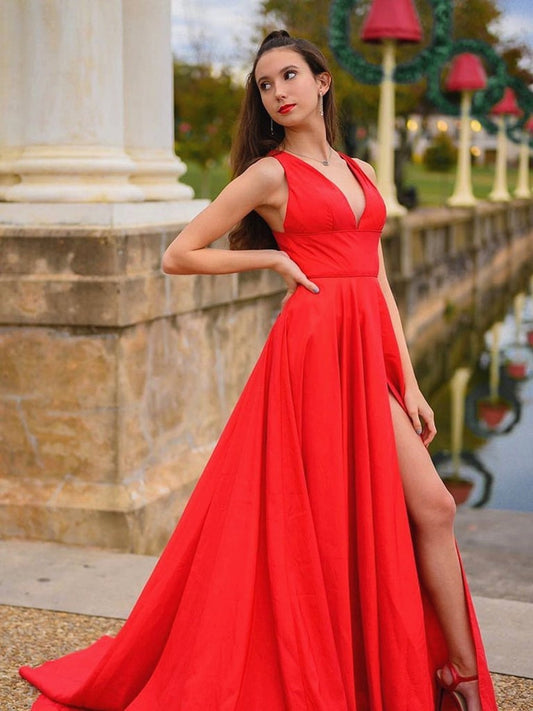 Vestidos de fiesta largos de satén con escote en V y abertura alta en rojo.