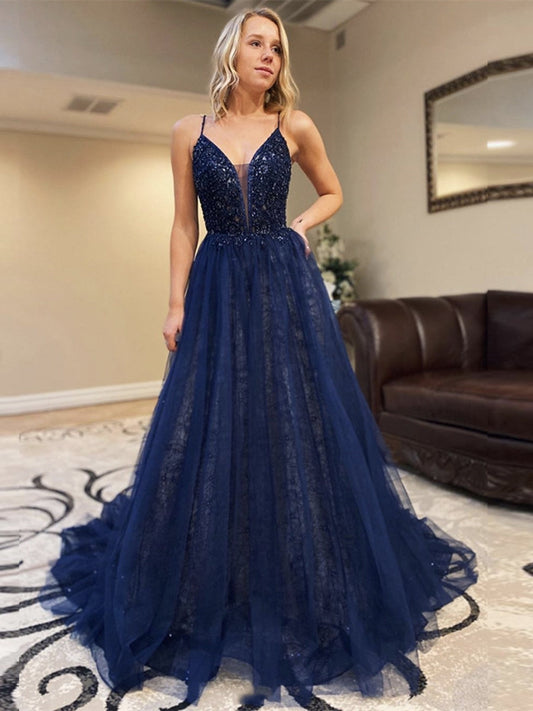 Vestidos de fiesta largos de tul con escote en V, lentejuelas y espalda descubierta en azul marino oscuro.