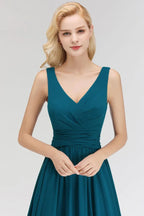 Abito da damigella a linea ad A con scollo a V, senza maniche e volant in chiffon