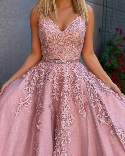 Abito lungo formale da sera con scollo a V, applicazioni di pizzo in tulle e cintura