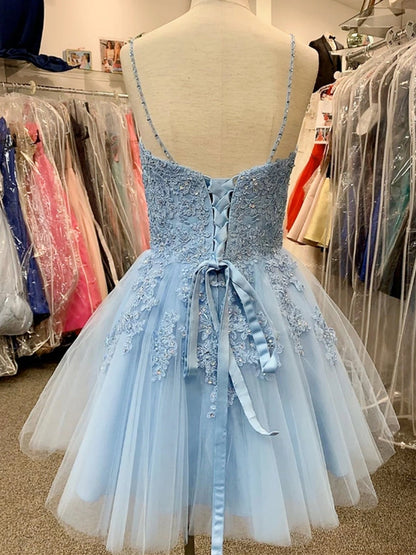 Vestidos cortos de fiesta de graduación con escote en V, tul y apliques de encaje