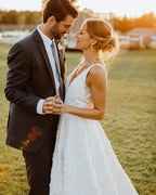 A-Linie V-Ausschnitt Blumenspitze Illusion Rücken Hofschleppe Brautkleid