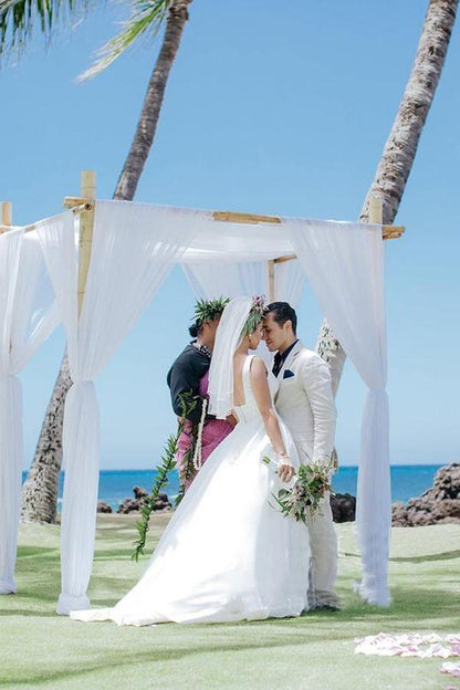 Vestido de novia de satén sencillo con escote en V, cintura plisada y corte en A