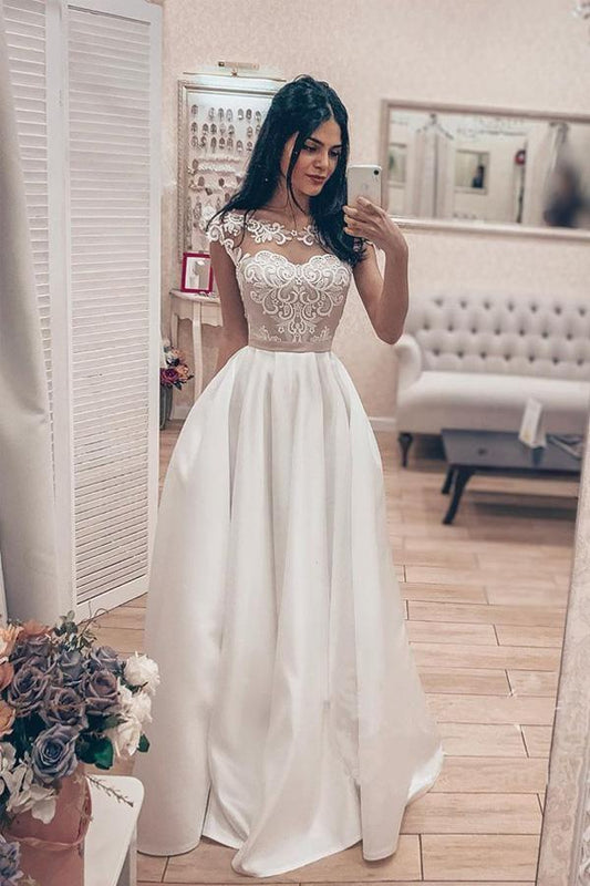 Robe de mariée en satin avec corsage en dentelle vintage et dos bateau WD523