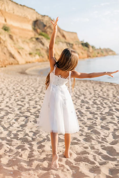 A Line White Flower Girls Dress Sleeveless Lace Appliques Floor Length Zipper