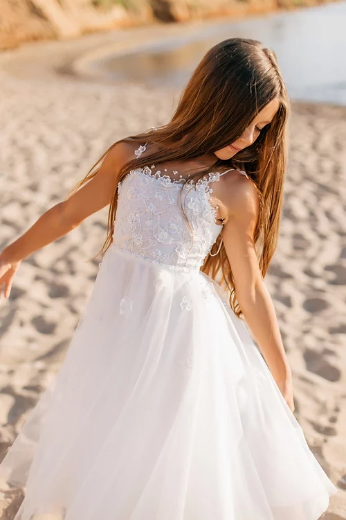 A Line White Flower Girls Dress Sleeveless Lace Appliques Floor Length Zipper