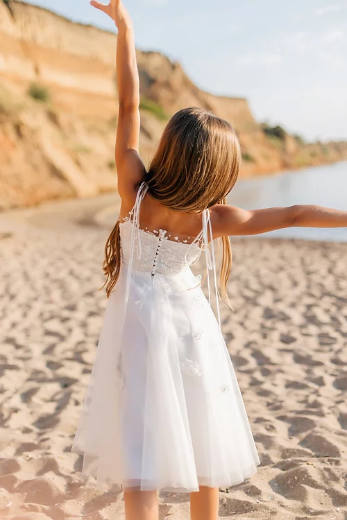 A Line White Flower Girls Dress Sleeveless Lace Appliques Floor Length Zipper