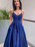 Robes de bal longues au sol en satin, sans manches, à fines bretelles spaghetti, coupe droite/élégante