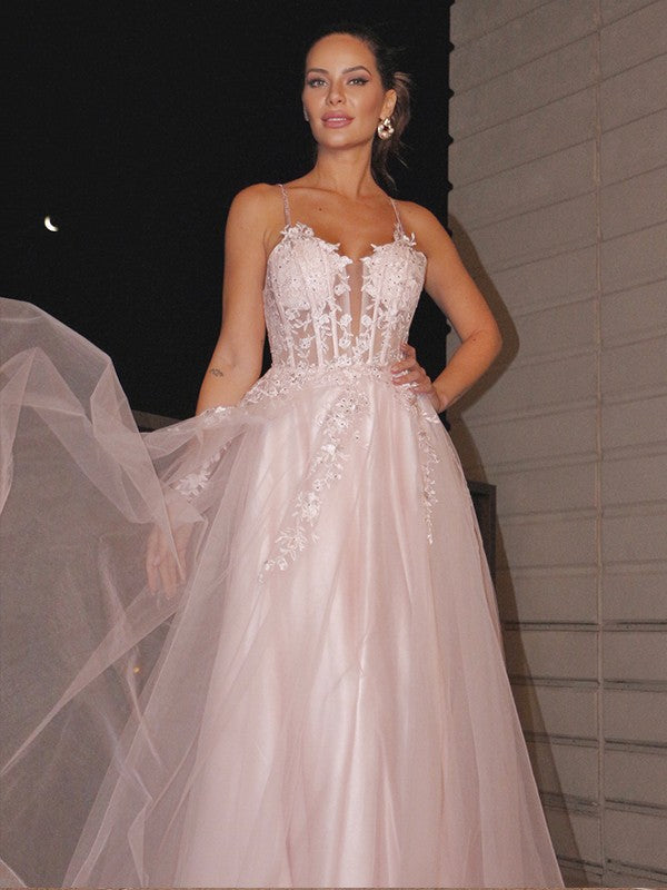 Abito da cerimonia lungo in tulle senza maniche con spalline sottili e applicazioni eleganti a linea ad A