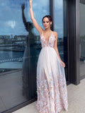 Robes de bal longues au sol en tulle, sans manches, col en V, coupe droite/élégante