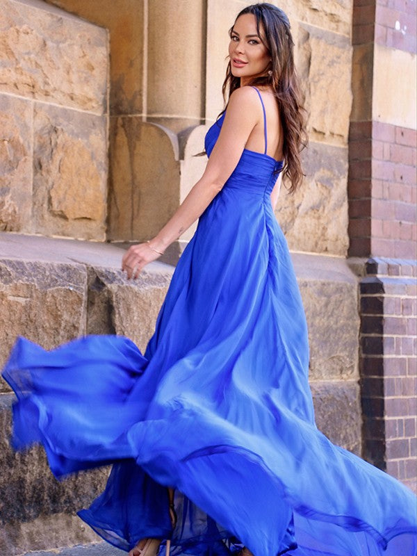 Abito da cerimonia senza maniche con spalline sottili, arricciato in chiffon elegante a linea ad A