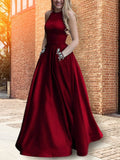 Abito da sera lungo in raso con perline, senza maniche, con collo all'americana, linea a trapezio/elegante