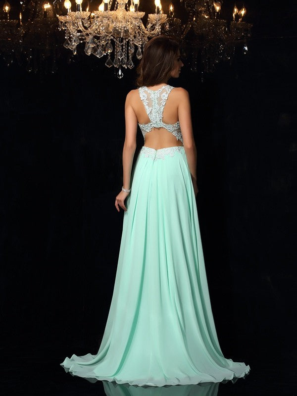 Abito da cerimonia lungo in chiffon senza maniche con applicazioni, collo alto e linea a trapezio elegante