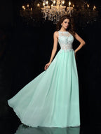 Abito da cerimonia lungo in chiffon senza maniche con applicazioni, collo alto e linea a trapezio elegante