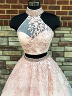 Abito da cerimonia a due pezzi con gonna a linea ad A, elegante, senza maniche, con collo alto e applicazioni in tulle