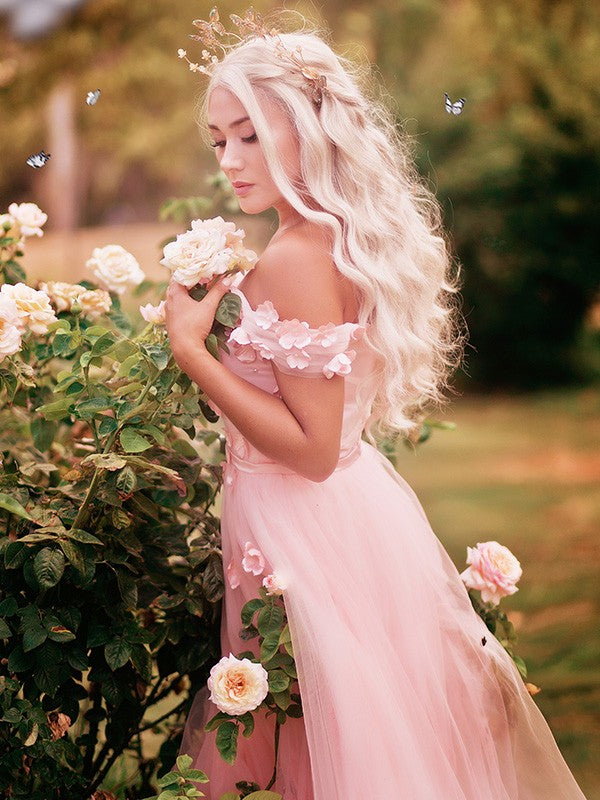 Abito da cerimonia lungo fino a terra senza maniche in tulle con applicazioni, scollo a barca elegante e linea a trapezio