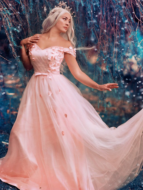 Abito da cerimonia lungo fino a terra senza maniche in tulle con applicazioni, scollo a barca elegante e linea a trapezio