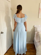 Elegante vestido de fiesta de gasa con hombros descubiertos, cuentas y sin mangas hasta el suelo