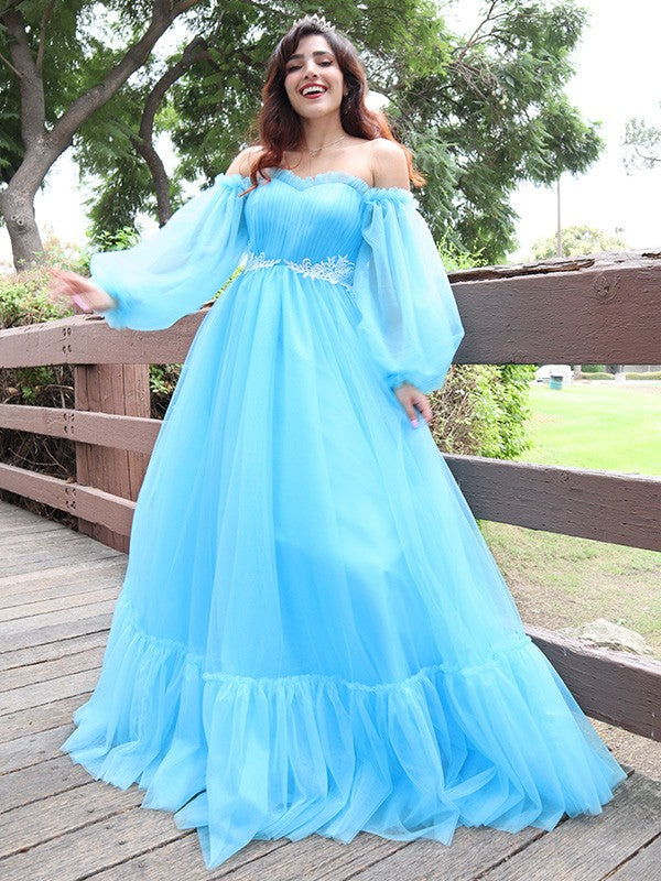 Abito da cerimonia lungo a linea ad A/elegante con maniche lunghe, scollo a spalle scoperte e applicazioni in tulle