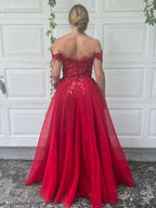 Abito da sera lungo fino a terra senza maniche con scollo a spalle scoperte, applicazioni in tulle, linea a trapezio/elegante