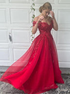 Abito da sera lungo fino a terra senza maniche con scollo a spalle scoperte, applicazioni in tulle, linea a trapezio/elegante