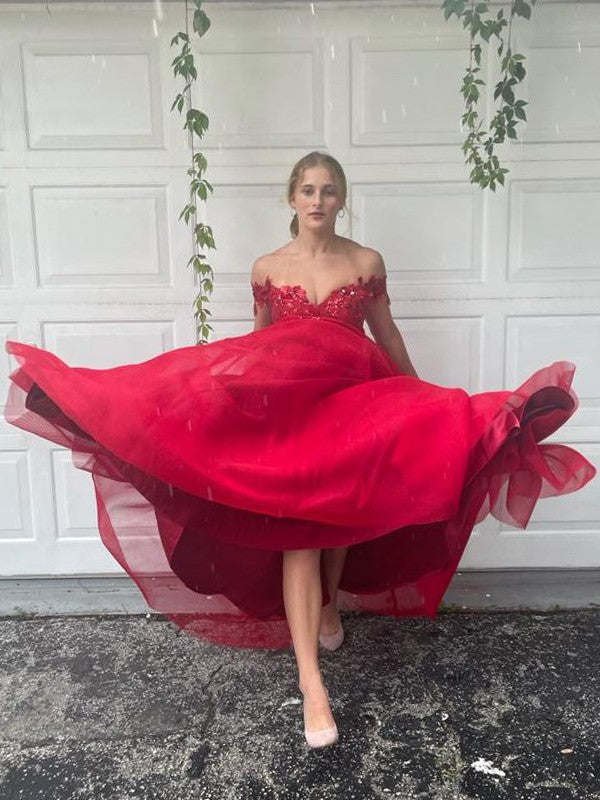 Abito da sera lungo fino a terra senza maniche con scollo a spalle scoperte, applicazioni in tulle, linea a trapezio/elegante