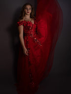 Abito da sera lungo fino a terra senza maniche con scollo a spalle scoperte, applicazioni in tulle, linea a trapezio/elegante
