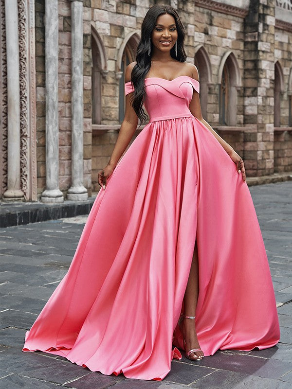 Abito da cerimonia a linea ad A/elegante in raso senza maniche con volant scollato a spalle scoperte e strascico da corte