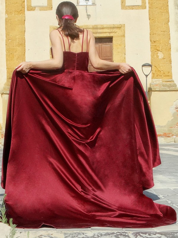 Abito da cerimonia a linea ad A/elegante in raso con spalline sottili senza maniche e balze