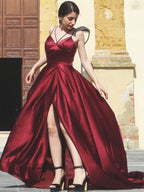 Abito da cerimonia a linea ad A/elegante in raso con spalline sottili senza maniche e balze