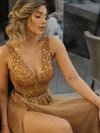 Elegante vestido de fiesta de tul con pedrería, sin mangas, escote en V y largo hasta el suelo