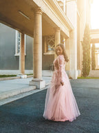 Abito da sera lungo a linea ad A/elegante con applicazioni in tulle, maniche lunghe e scollo a V fino a terra