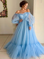 Abito da cerimonia a linea ad A/elegante con applicazioni in tulle, scollo a spalle scoperte, maniche lunghe e lunghezza fino a terra