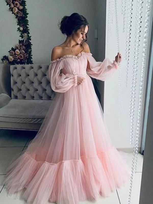 Abito da cerimonia a linea ad A/elegante con applicazioni in tulle, scollo a spalle scoperte, maniche lunghe e lunghezza fino a terra