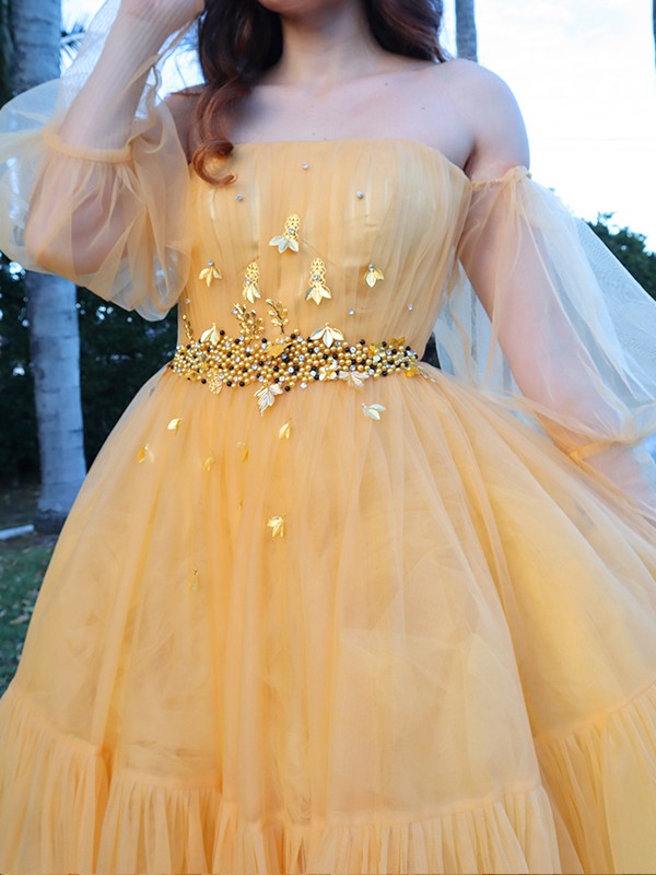 Abito da cerimonia lungo a linea ad A/elegante in tulle con perline, scollo a spalle scoperte e maniche lunghe fino a terra