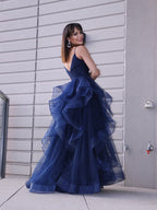 Vestidos de Baile com Camadas de Tule Elegantes em Linha A, Decote em V, Sem Mangas e Comprimento até ao Chão