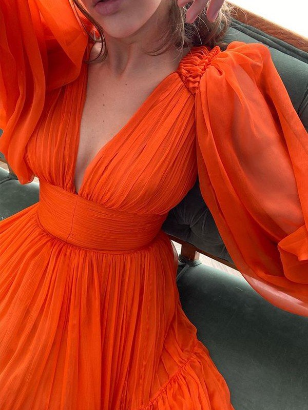 Abito da cerimonia a linea ad A/elegante con scollo a V, maniche lunghe, volant 3D in chiffon