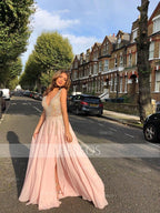 Robes de bal en tulle sans manches à perles, col en V élégant, coupe en A