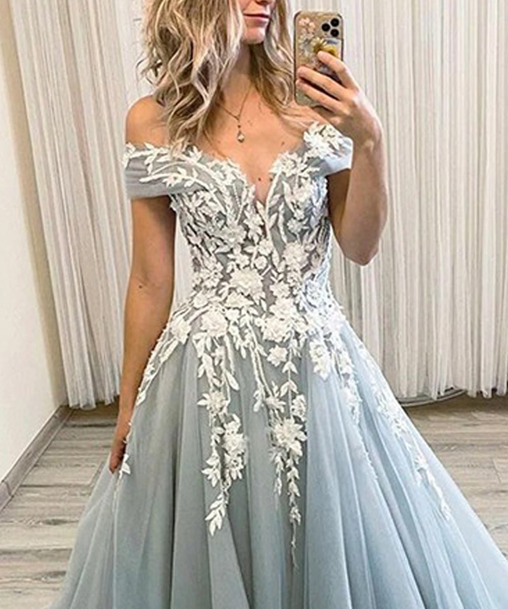 Abiti a linea ad A con applicazioni in tulle, scollo a spalle scoperte, senza maniche, con strascico a spazzola