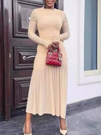 Abiti da Sera Lunghi a Maniche Lunghe Aderenti e Plissettati in Tinta Unita con Scollo Tondo e Spacco Trasparente