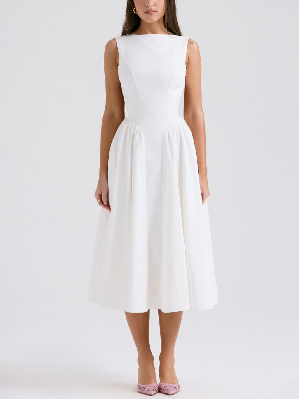 Stilvolles und elegantes einfarbiges, rückenfreies, ärmelloses Midikleid mit Rundhalsausschnitt 