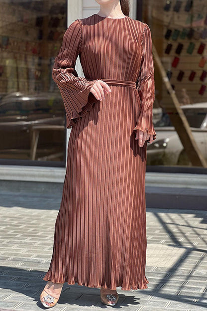 Vestido largo Victoria con mangas acampanadas plisadas y lazo en la espalda 