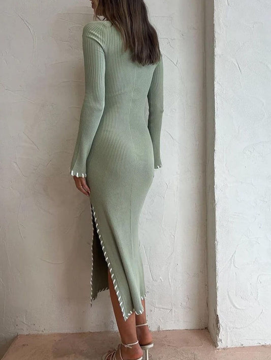 Einfarbiges, figurbetontes Midikleid mit hoher Taille und Schlitz 