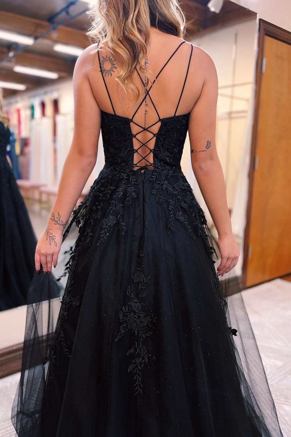 Chic Dark Navy Spaghetti Strap Prom Dress With Tulle And Lace Appliques