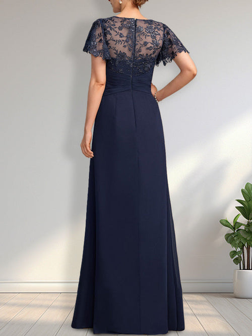 Abito da madre della sposa in pizzo e chiffon con gonna lunga a terra, linea a trapezio asimmetrica, effetto illusione, con balze a cascata e paillettes