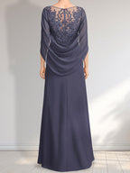 Robe de mère de la mariée en dentelle et mousseline, longueur au sol, coupe trapèze, décolleté illusion en forme de goutte, ornée de sequins plissés