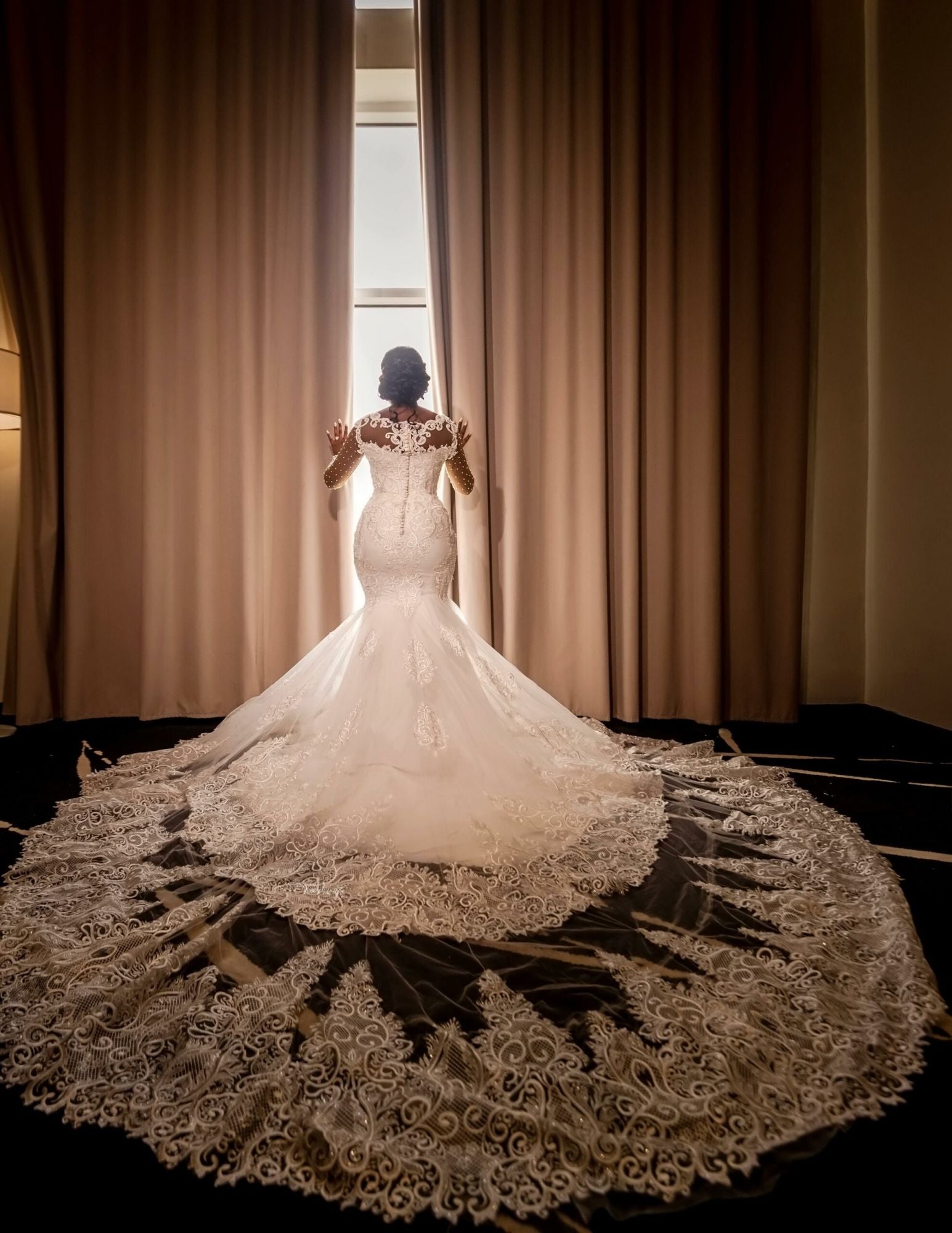 Bridal Long Sleeves Mermaid Wedding Dress With Lace Built In Bra Pearls